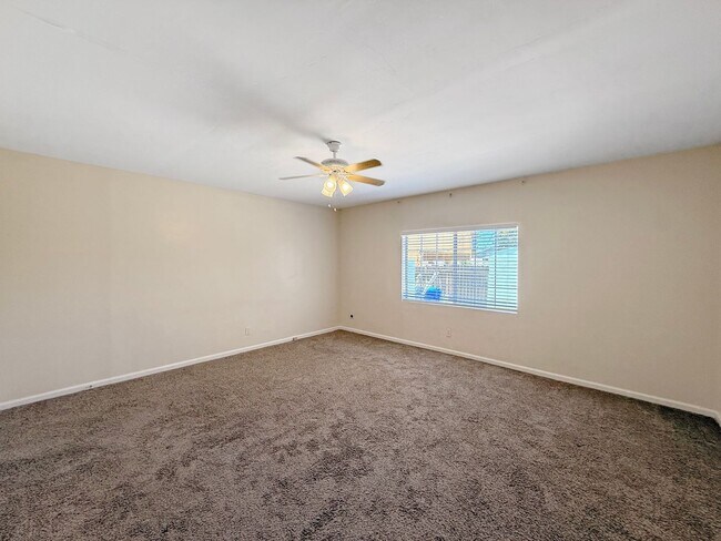 Building Photo - Spacious 2B/1BA Upgraded House w/ W/D, Lar...