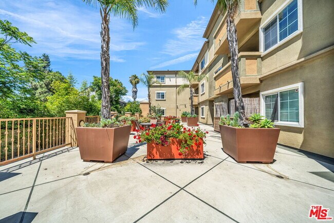 Building Photo - 1408 W Washington Blvd