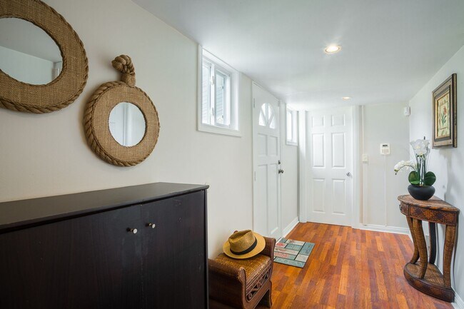 Building Photo - Welcome to this stunning 3-bedroom, 3-bathroom beachfront island oasis in the beautiful Hauula, HI.