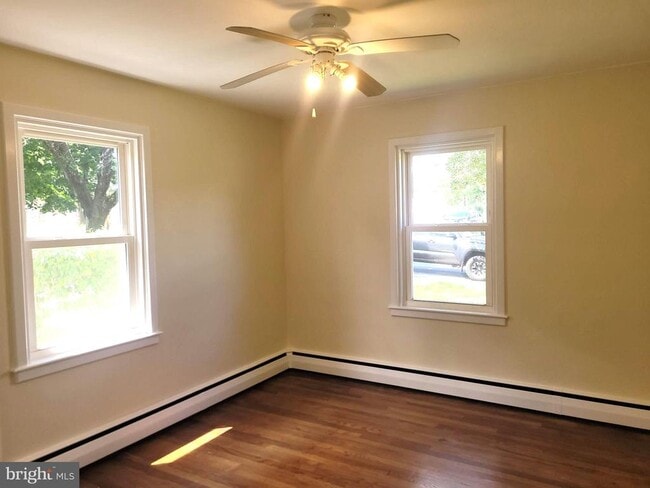 Building Photo - 2747 Cedarhurst Rd