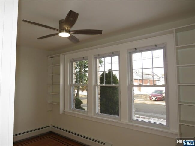 Building Photo - 8 Louis St