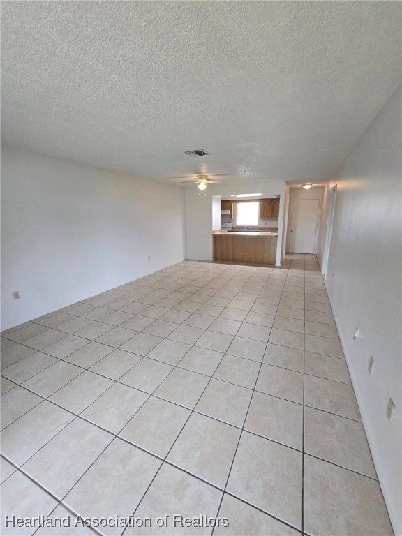 Building Photo - 4014 Vilabella Dr