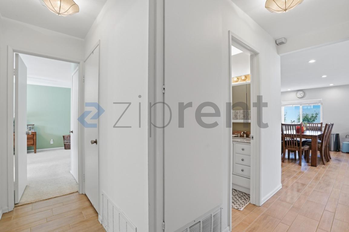 Building Photo - 2134 Latham St