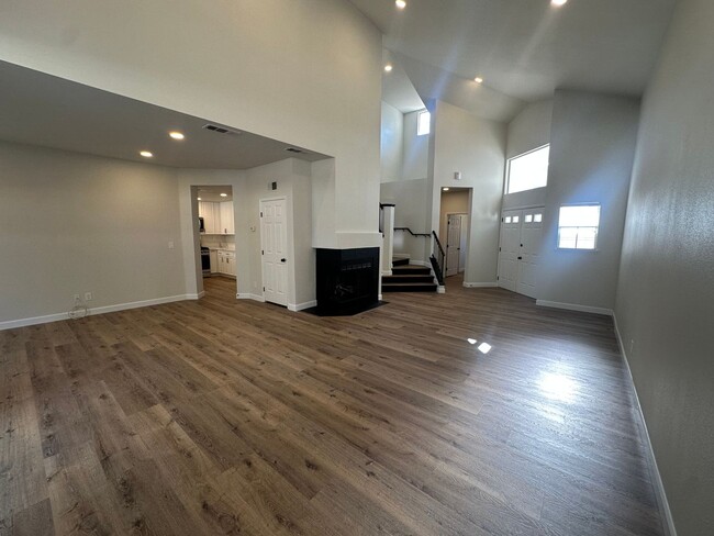 Building Photo - STUNNING DESERT SHORES MINUTES FROM THE LA...