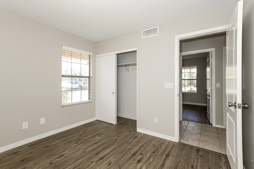 Building Photo - 6525 W Behrend Dr