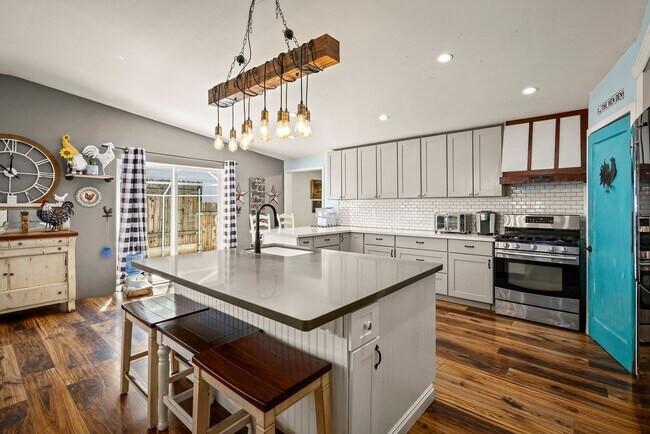 Building Photo - 2072 Lonnie Ln