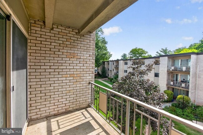 Building Photo - 12207 Braxfield Ct