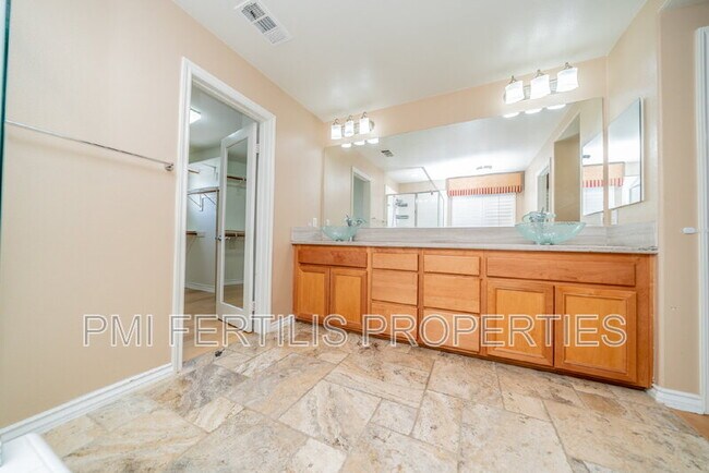 Building Photo - 12494 Breeze Ln