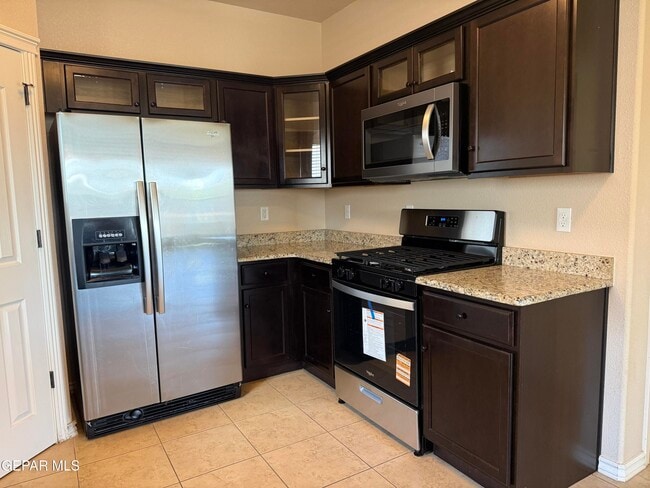 Building Photo - 5601 Valley Maple Dr