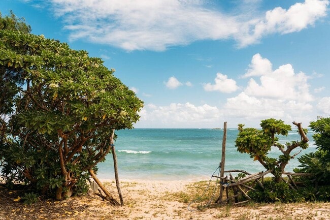 Building Photo - Oceanfront Malaekahana 3 bed / 2 bath Reno...