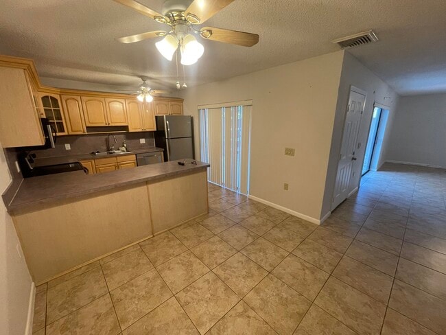 Building Photo - 5602 SE Windsong Ln