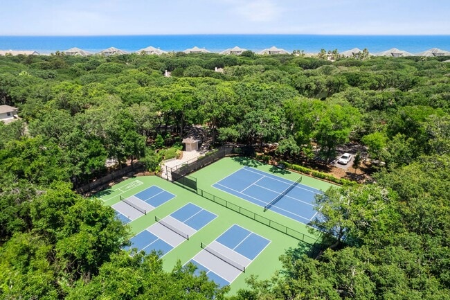 Building Photo - Ocean Village, 3 bed, 2 bath, FULLY furnished home! Walk to the Beach!