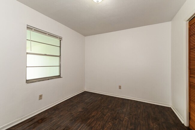 Building Photo - 27673 Los Amigos Ln