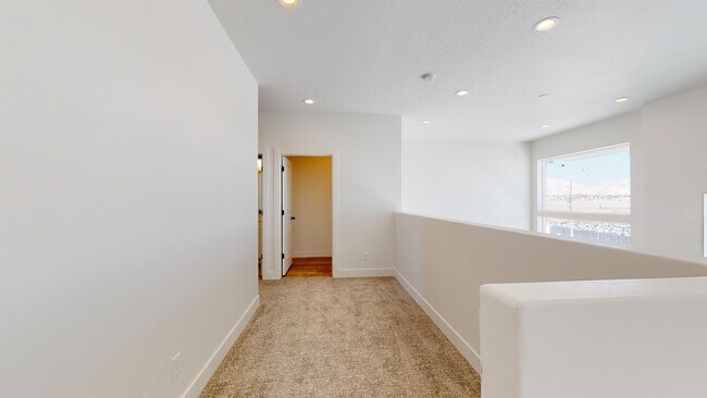 Building Photo - 547 W 1810 N
