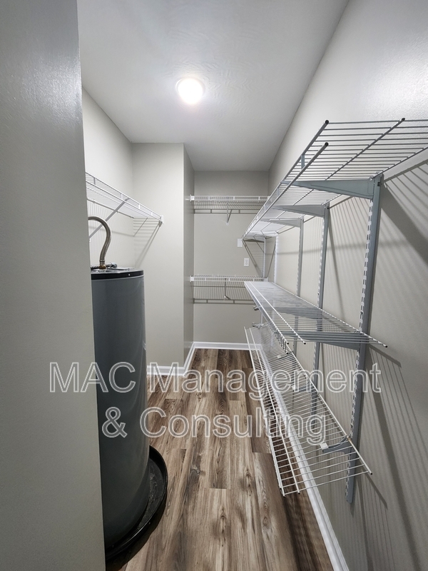 Building Photo - 1748 Bouton Dr