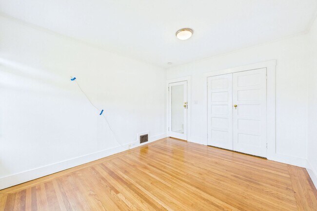 Building Photo - 924 Clayton St