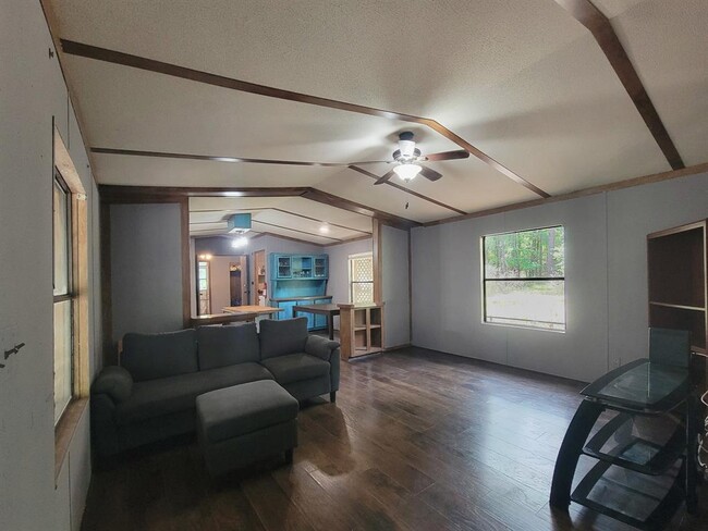 Building Photo - 124 Mockingbird Ln