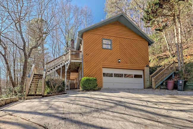 Building Photo - 1021 Saddle Back Cir