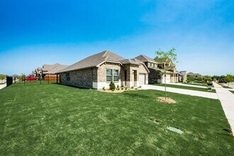Building Photo - 605 Cedar Springs Dr