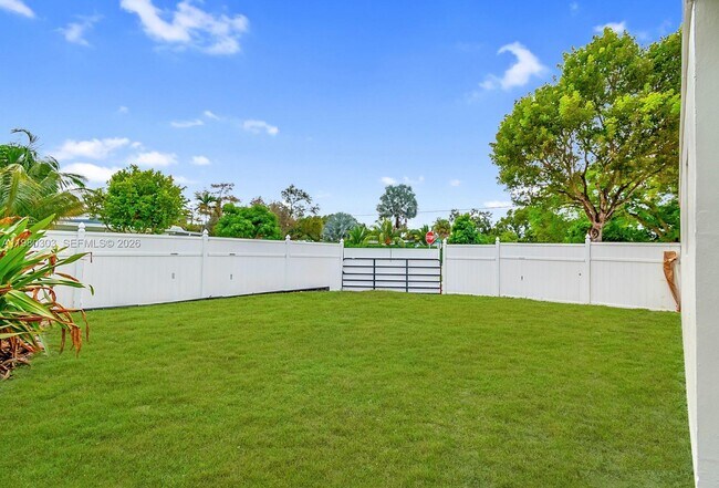 Building Photo - 3137 SW 15th St