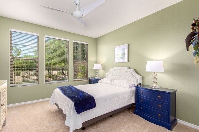 Building Photo - Gorgeous 2 bedroom / 2 bath townhome locat...