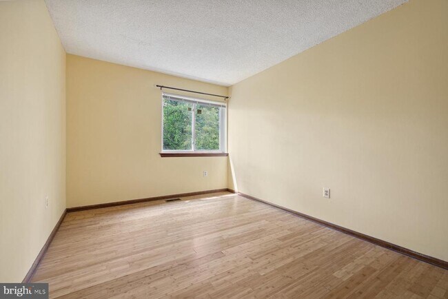 Building Photo - 153 Thoreau Dr