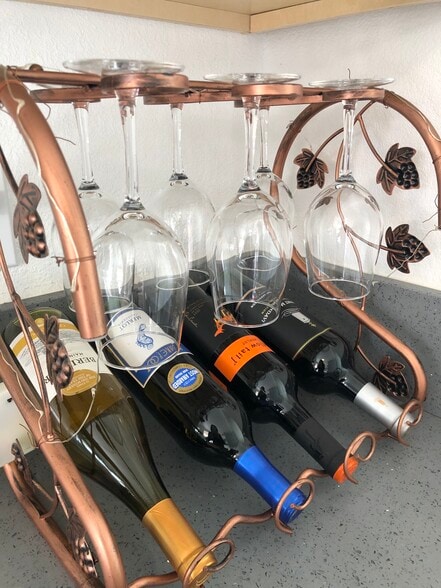 Kitchen - Wine Set - 115 N San Gabriel Blvd