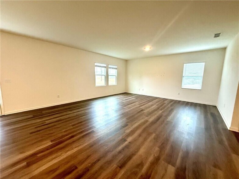 Building Photo - 119 Pond Ct