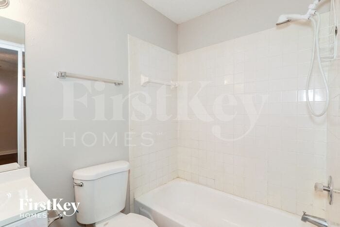 Building Photo - 14905 SE 25 Pl