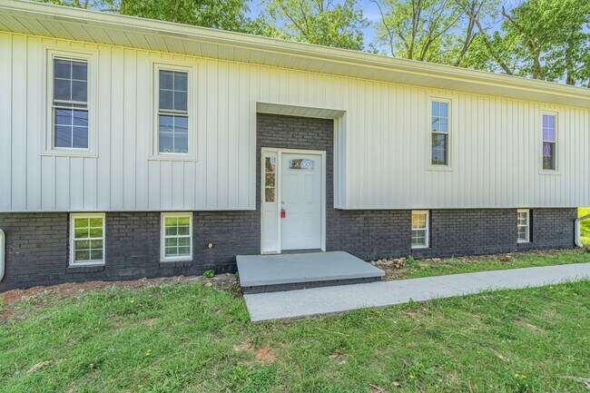 Building Photo - 2827 Shiloh Cir