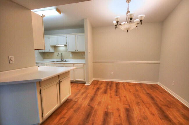 Building Photo - All Electric Second Floor Garden Condo for Rent in Wildwood