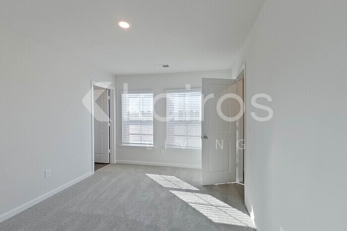 Building Photo - 2083 Banyan Cir