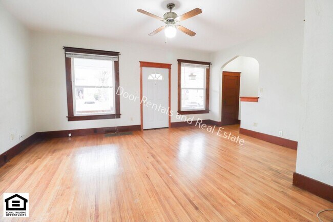 Building Photo - $300.00 off first months rent!! Now availa...