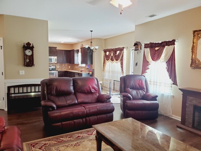 Building Photo - 908 Blane Ln