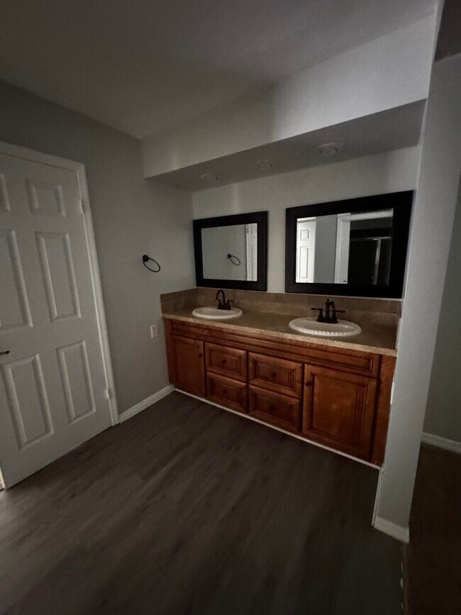 Building Photo - 1886 SE Boma Ave