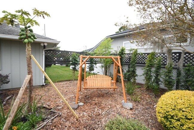 Building Photo - 18 Covington Ln