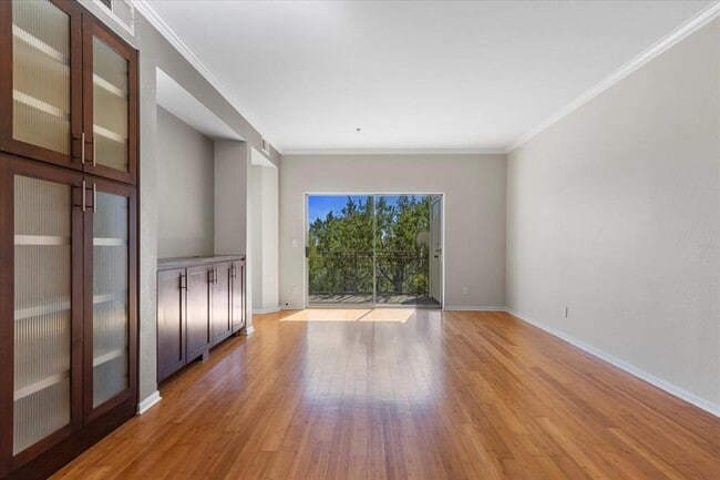 Building Photo - 6000 Shepherd Mountain Cove