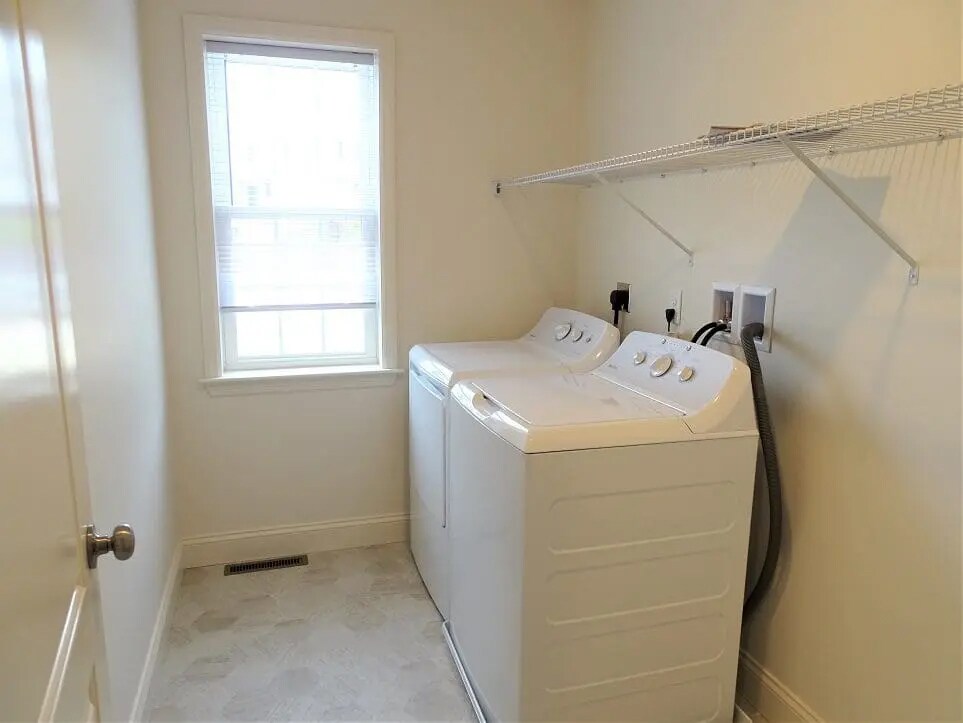 Building Photo - 256 Wildflower Dr