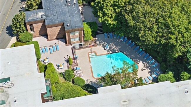 Building Photo - 1006 Paradise Rd