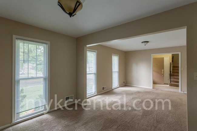 Building Photo - 8414 W 98th St