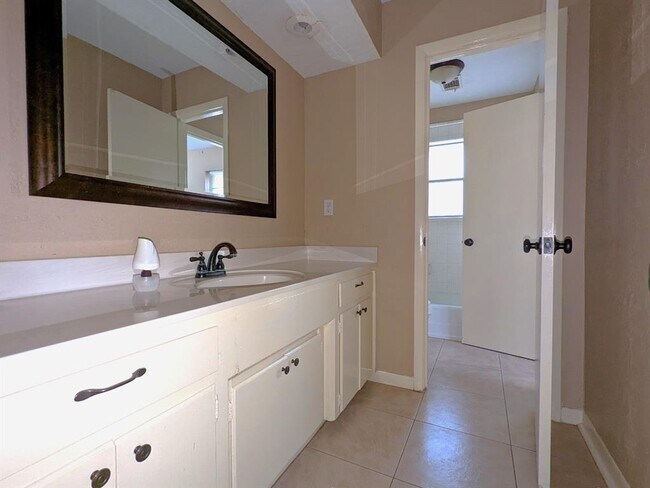 Building Photo - 22 Woody Creek Dr