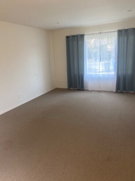 Building Photo - 4371 Hoen Ave