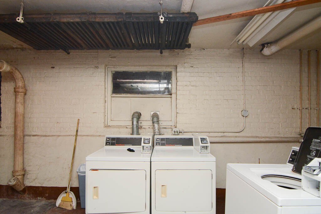 Building Photo - 1030 Dempster St