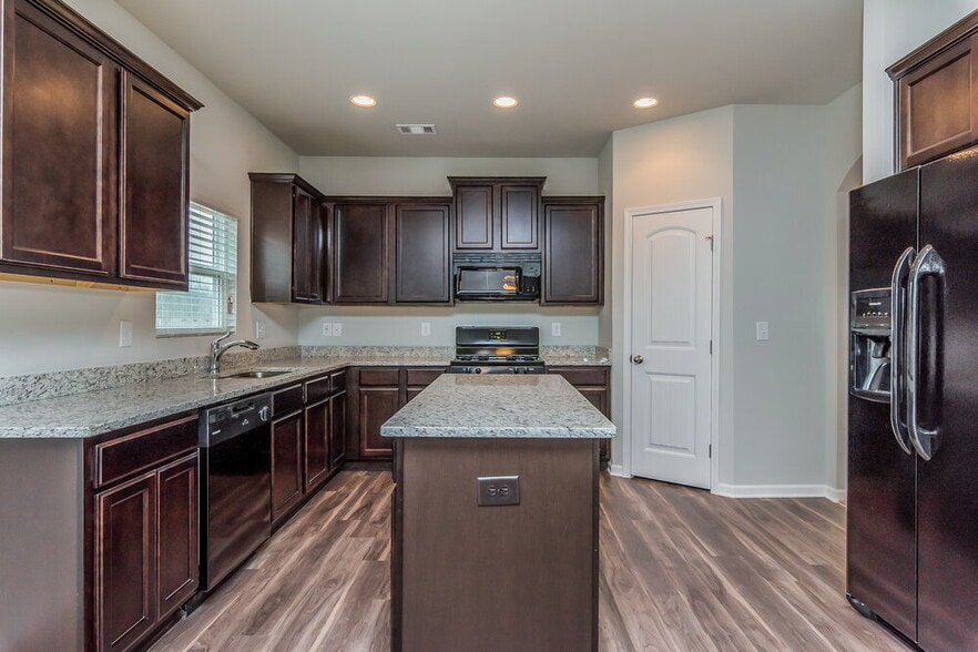 Building Photo - 69 Calm Waters Ave