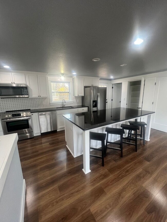 Building Photo - 695 Passover Rd