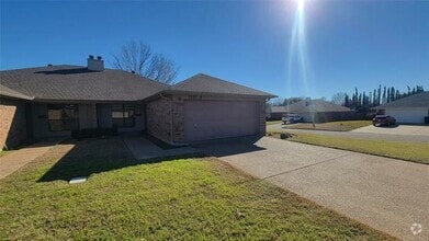 Building Photo - 1507 Lindsey Ln