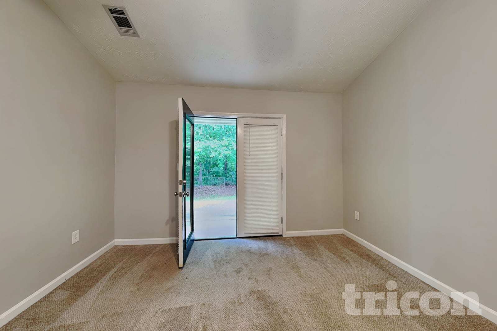 Building Photo - 270 Rosewood Dr