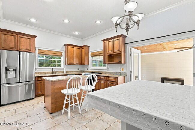 Building Photo - 1066 Patterson Is