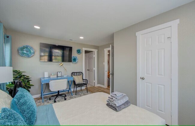 Building Photo - 4802 Crane St