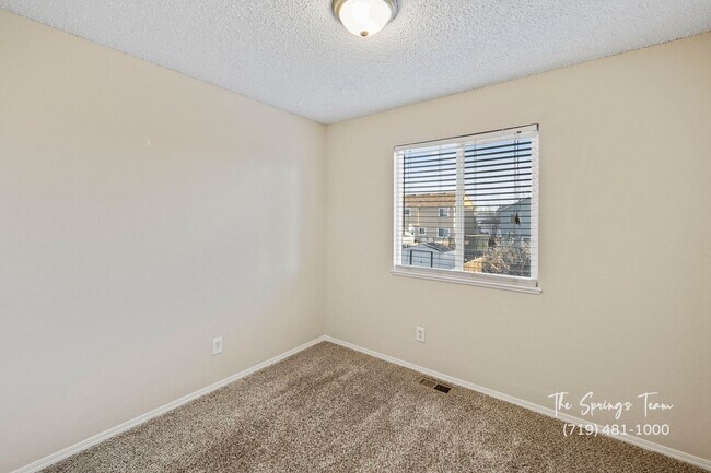 Building Photo - COUNTRYSIDE 3BD/2BA in FOUNTAIN - Security Deposit Waiver Available